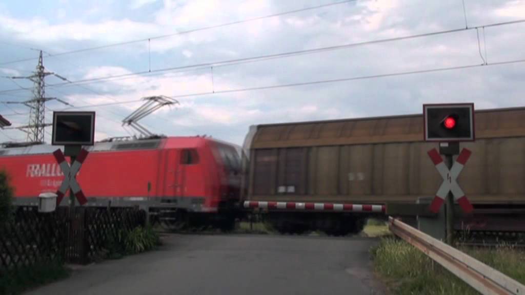 BÜ Dieburg Urberacher Weg mit E 41+V 200 & BR 185