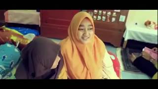 zaujati versi INDONESIA dengan video clip santriwati.