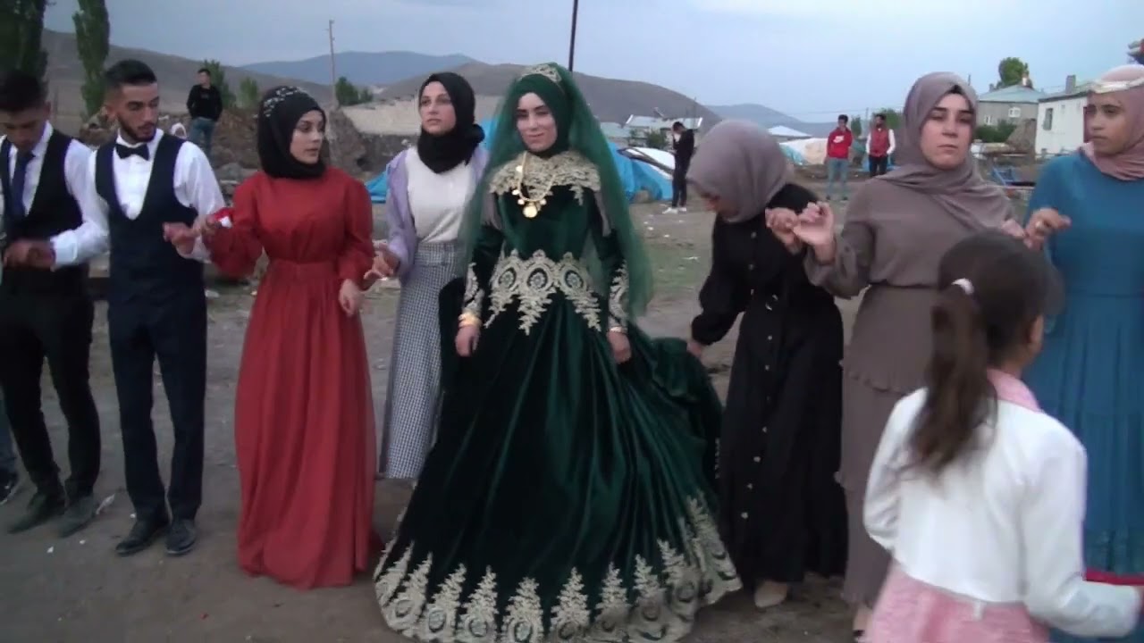 SARIKAMIŞ ARMUTLU KÖYÜ YİNE ÇOK HARİKA BİR DÜĞÜN GRUP İPEK 05448501496