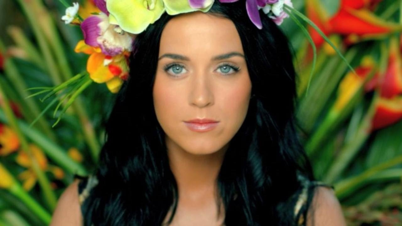 2. How to Recreate Katy Perry's Blue Hair and Makeup Look - wide 6