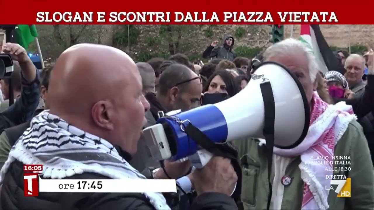 Slogan e scontri dalla piazza vietata