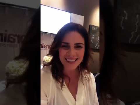 Almendra Gomelsky promocionando crema contra las arrugas