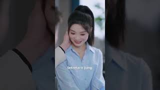 Sekretaris Terkutuk: Siang Dimarahi, Malam Jadi Kucing Manja CEO