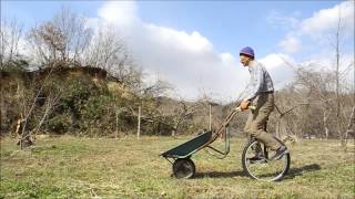 一輪車で一輪車を・・・