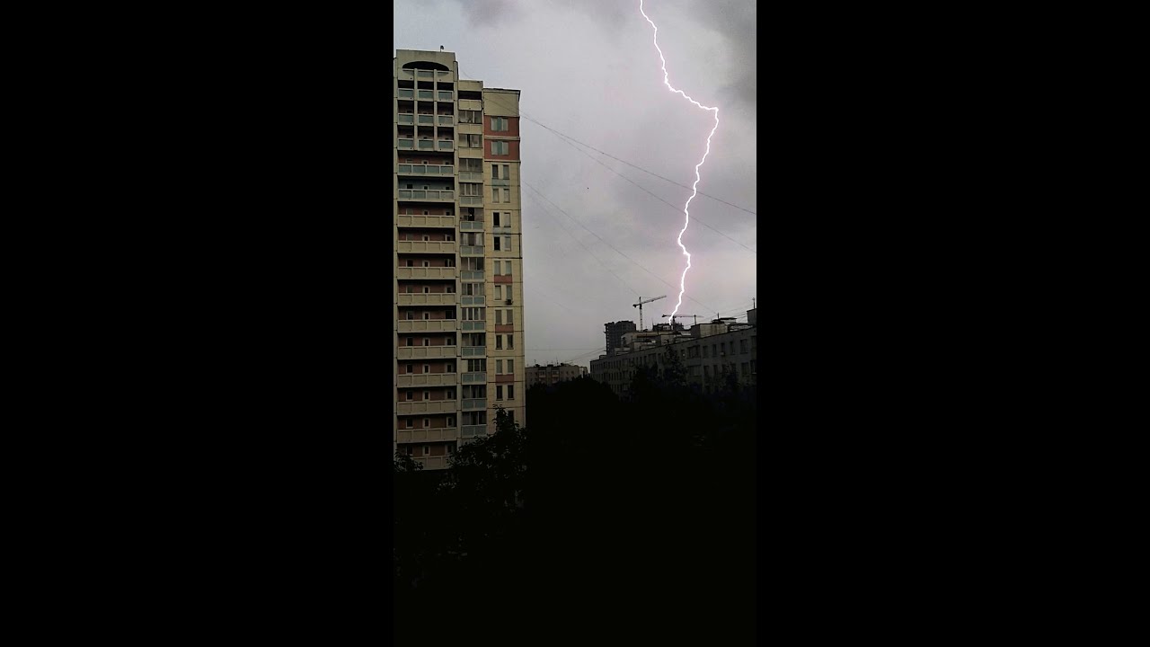 ГРОЗА В МОСКВЕ 18 ИЮЛЯ 2023. ЛЕТНИЙ ЛИВЕНЬ, РАСКАТЫ ГРОМА. ПЕРВАЯ ГРОЗА ...