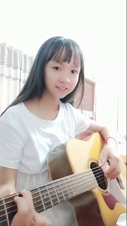 Story WA Cewek Cantik Main Gitar