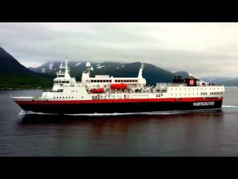 Hurtigruten - Begegnung mit MS Vesterålen, Norwegen - YouTube