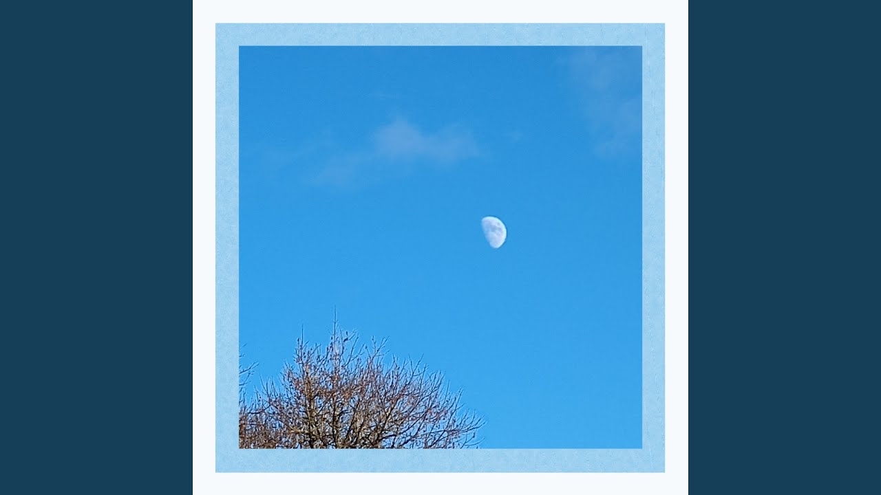 Moon auf YouTube ansehen Moon auf YouTube ansehen