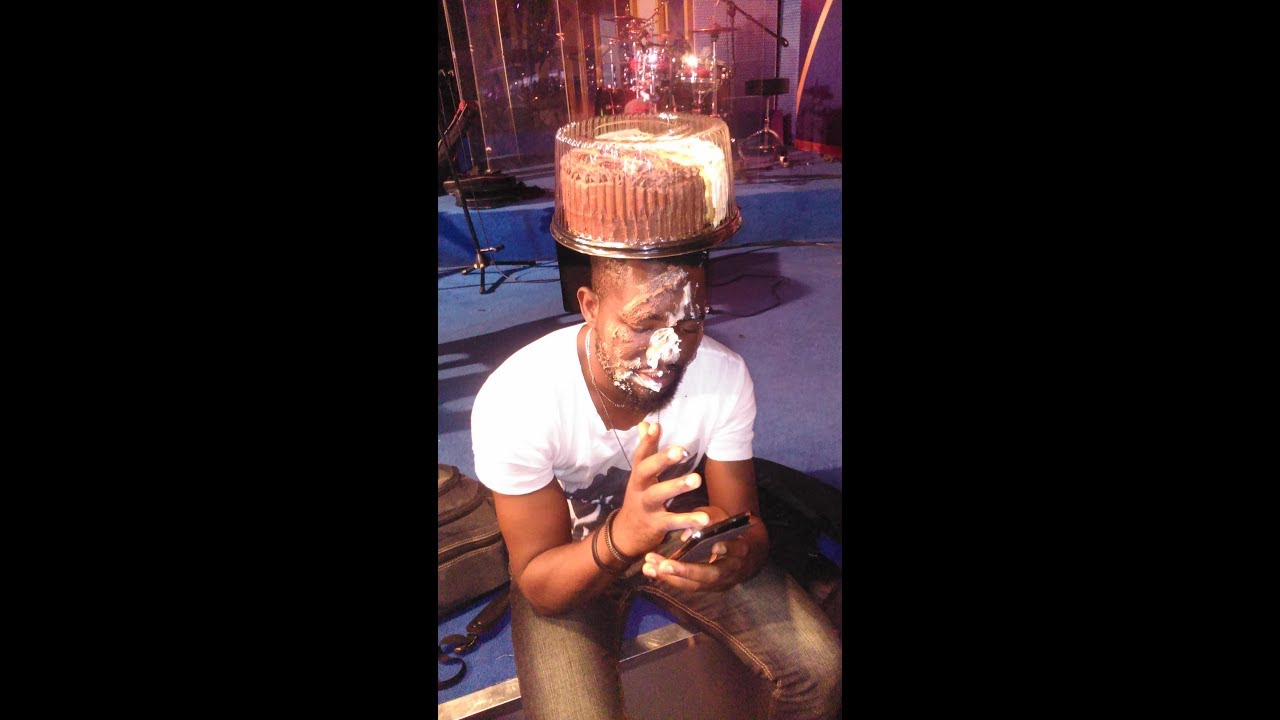 Guarda Protek illasheva's Birthday prank is so hilarious su YouTube Guarda Protek illasheva's Birthday prank is so hilarious su YouTube