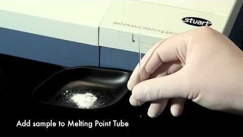 Preparing a sample - Stuart SMP40 Automatic Melting Point
