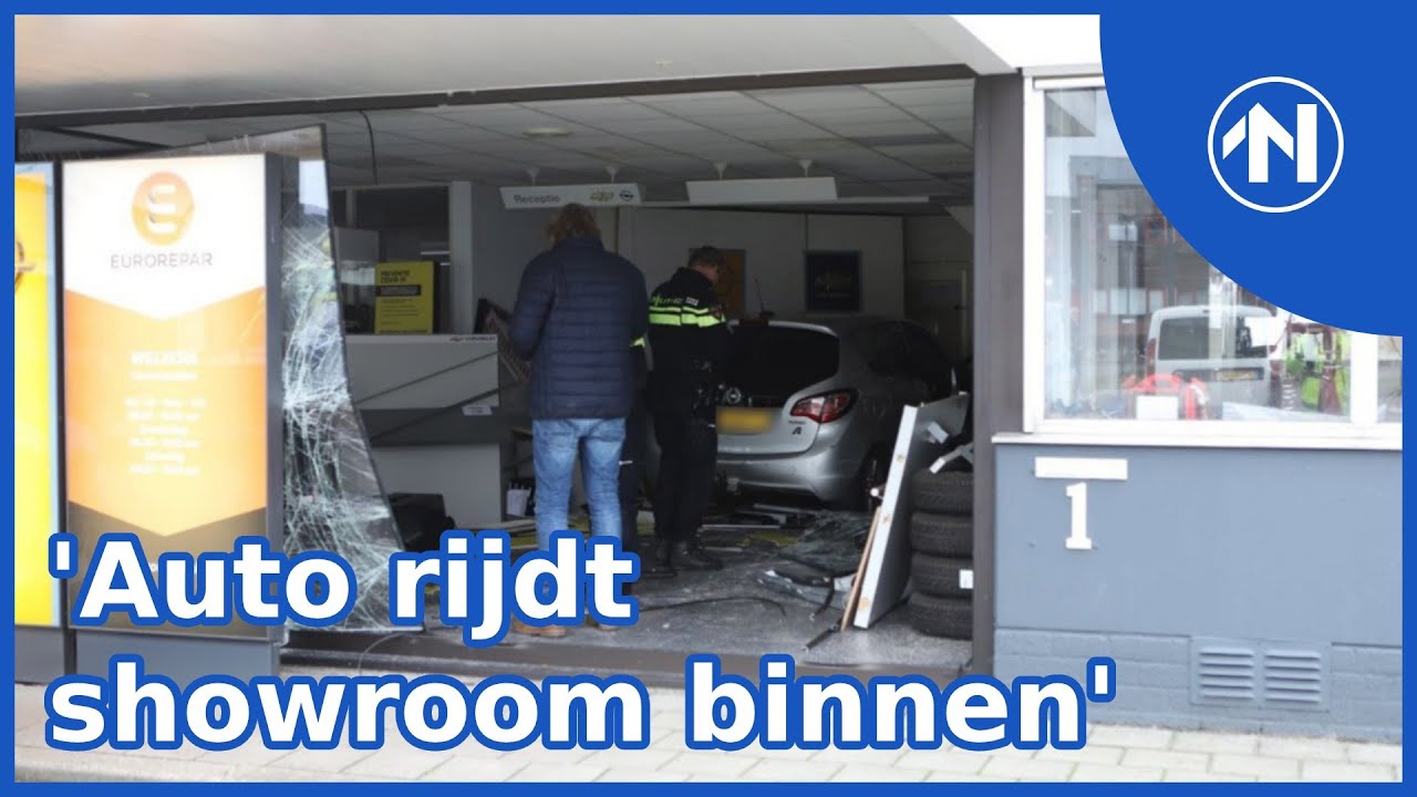 Auto rijdt showroom autobedrijf binnen in Stadskanaal twee gewonden