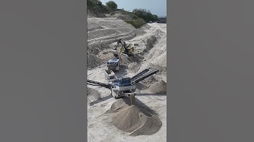 Working efficiently at the quarry👊#wheelloader #dumptruck #excavator #screener #quarry #aggregates