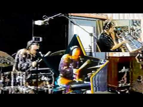 Bobbyy – Divine!!! (Live at Gold-Diggers)