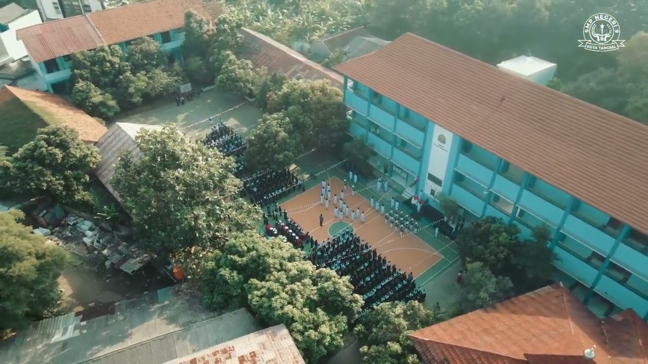 Upacara HUT RI 80 di SMP Negeri 9 Tangerang Selatan