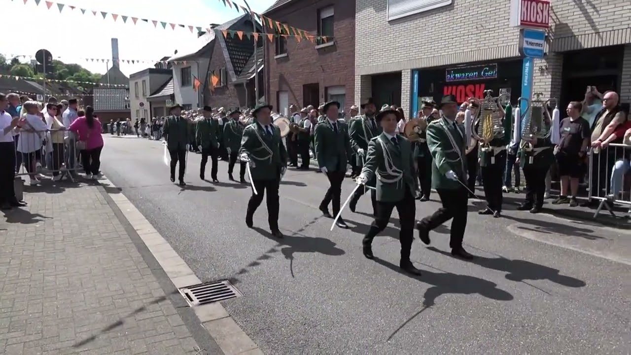 Parade beim Jubiläumsfestumzug, 100 Jahre Tambourcorps 