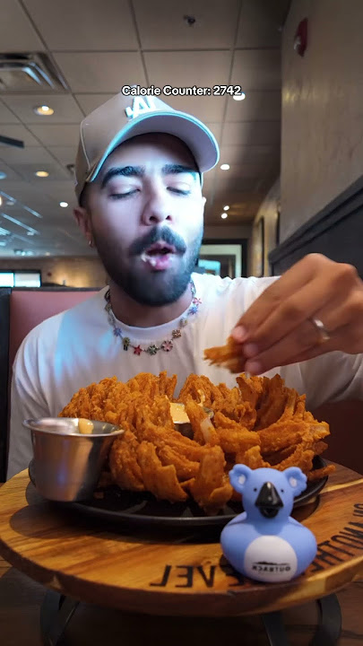 Went to Outback Steakhouse on a solo date! #pov #mukbang #asmr #foodie #solo #alone