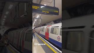 Mind the Gap please 🚉🚃🇬🇧#london #londonlife #underground