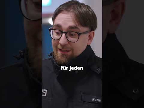 So einfach ist es! ✌️ | HUNDERTZEHN  #berlin #polizei #shorts
