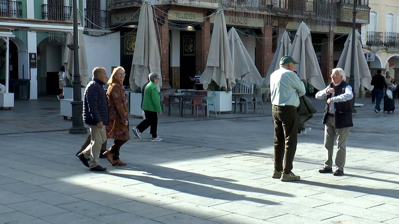 TVEX 03.03.26 EN LA PICOTA 1955 Mayores de Mérida reivindican más sombra, bancos y baños públicos