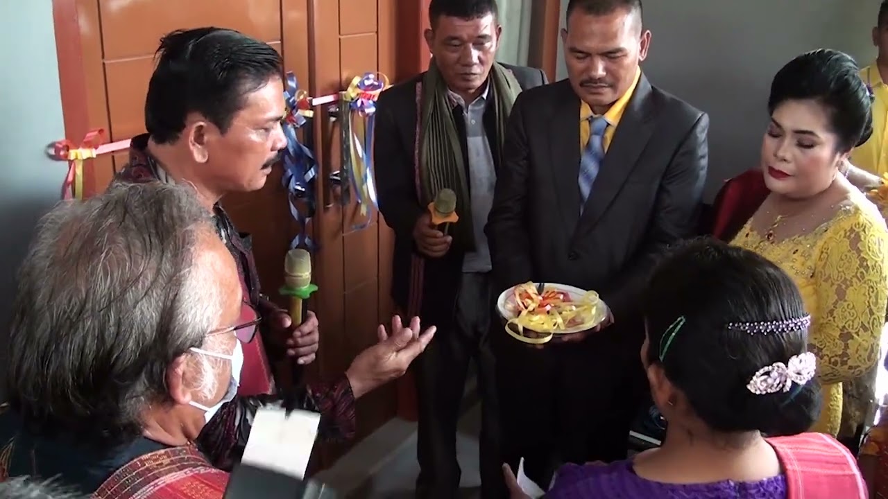 Acara adat Batak pesta mamasuki bagas di desa Meranti