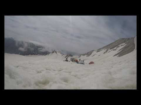 მწვერვალი დედა ენა. საბანაკე