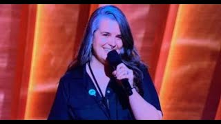 Fans spot Billie Eilish s tour manager shaking with nerves when introducing star