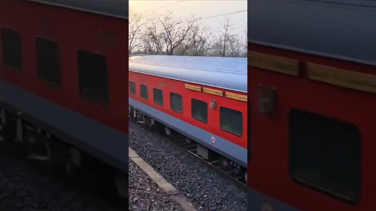12621 Tamil Nadu Express crossing 12708 Andhra Pradesh Sampark Kranti Express near Kiratgarh #shorts