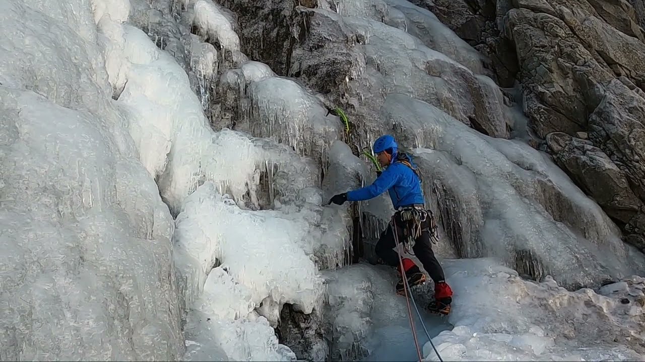 Escalada en hielo  Oceáno Pacífico en Barrosa, Boca norte Bielsa y Os Diaples de Panti en Canal Roya
