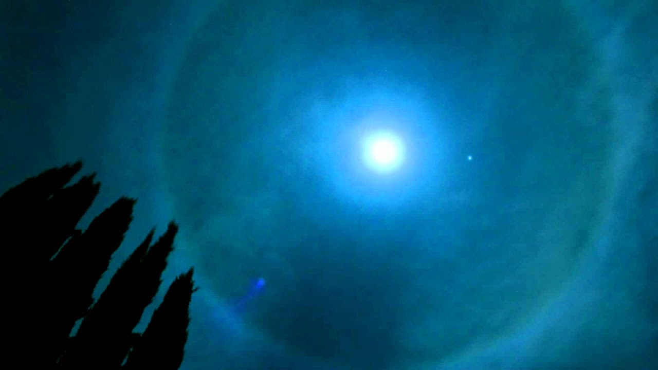 Do You See A Moon Halo Or A Moonbow? - Farmers' Almanac - Plan Your Day.  Grow Your Life.
