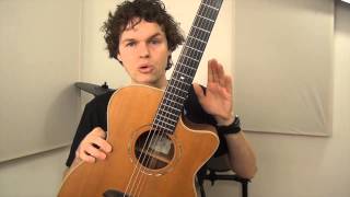 Verbeelding Gewend Beperkt Gitaarles - Wat is de meerwaarde van een akoestische gitaar met een cutaway?  - Lezersvraag #6 - YouTube