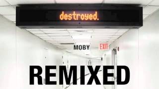 Смотреть клип Moby - Lie Down In Darkness (Gregor Tresher Remix)