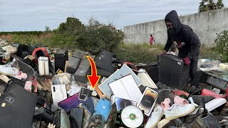 Oops! 😱🤑Found Broken Phone- Computer...Pile of used goods From Garbage Dum !!