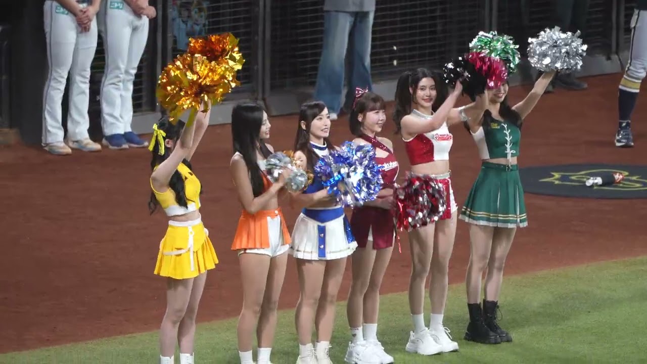 Taiwanese Cheerleaders 