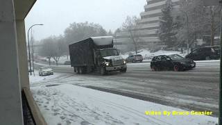 Truck Runs Red Light So He Wouldn't Get Stuck In The Snow by Bruce Causier 562 views 5 years ago 36 seconds