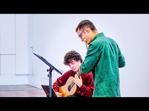 Las músicas del mundo con la guitarra y la flauta de dos ponferradinos, Marcos Arregui y Hugo Núñez