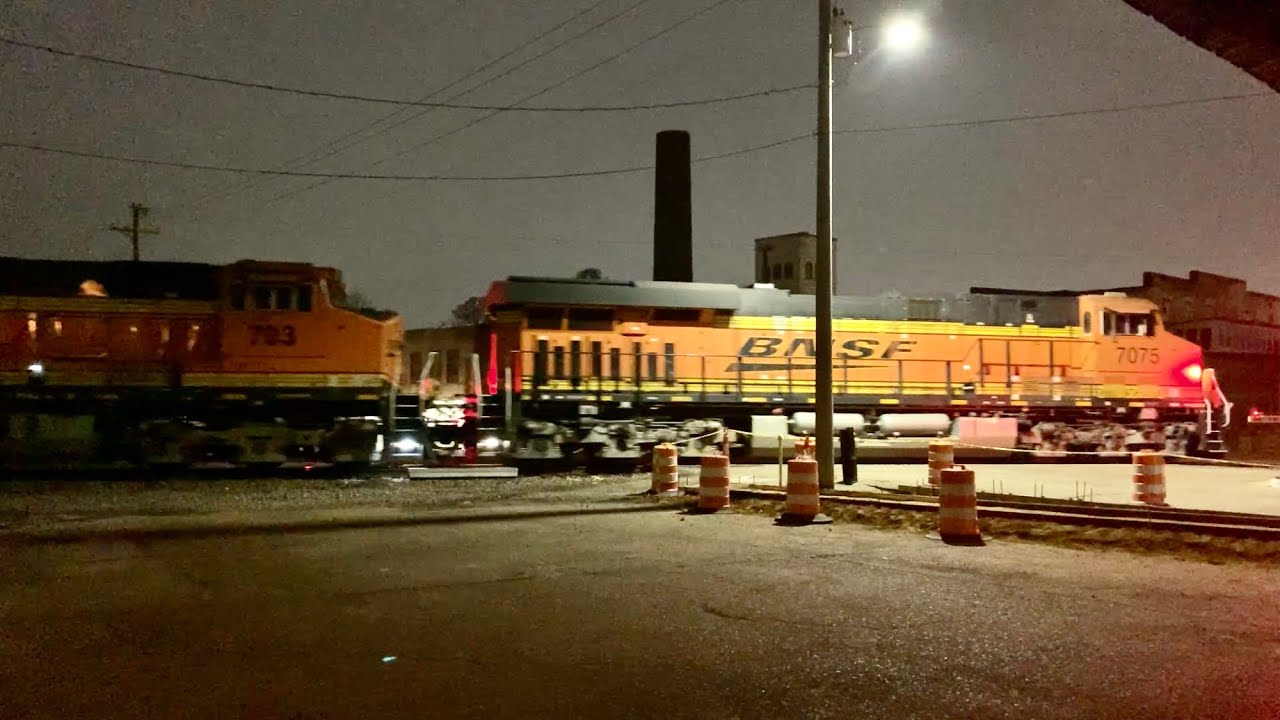 6- Bnsf tanker train 7075