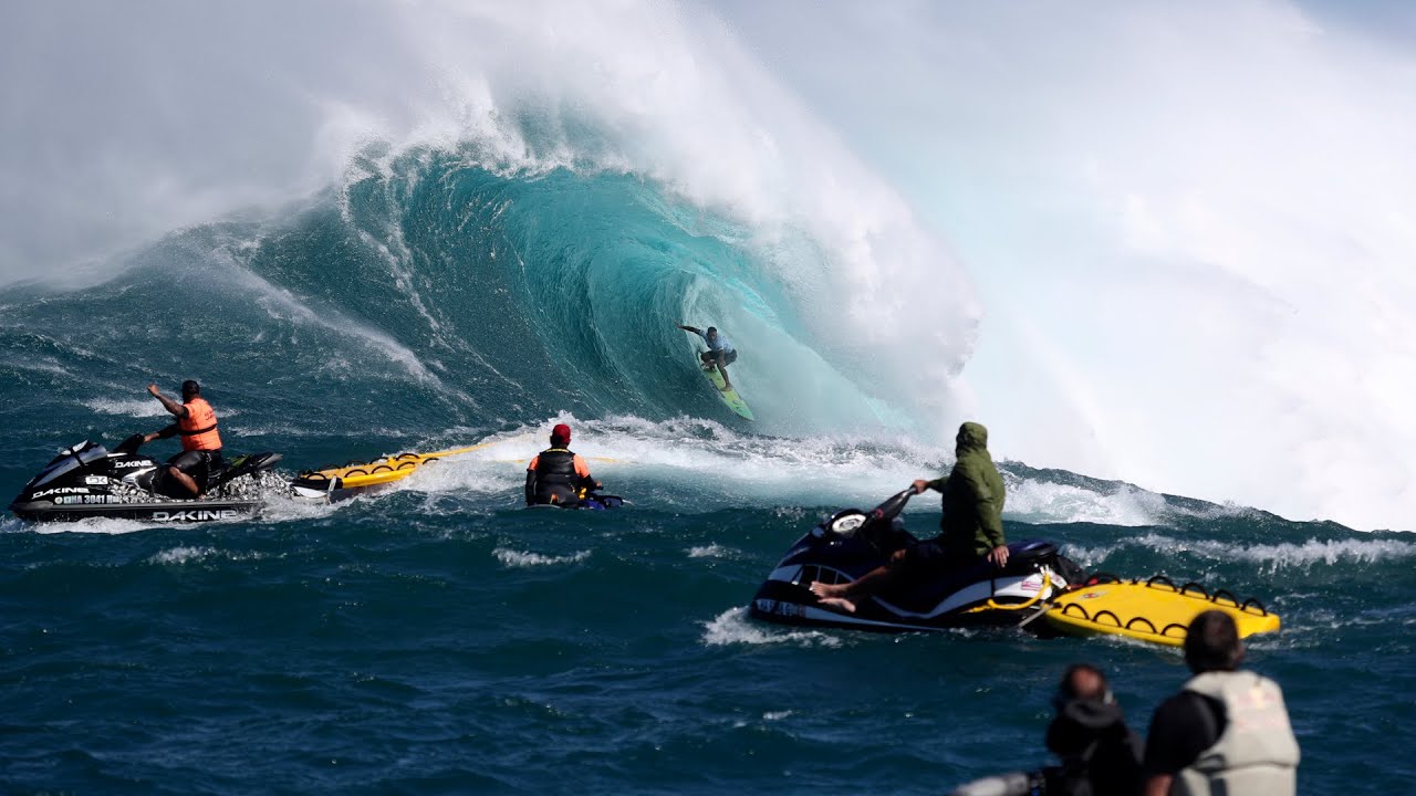 Wiping Out at Peahi | Alex Botelho, Billy Kemper and Grant "Twiggy" Baker Get Pounded at Jaws