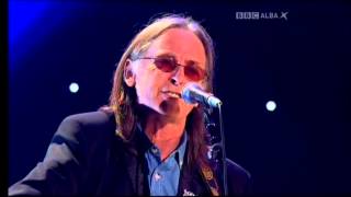 Dougie MacLean - Holding Back ! chords