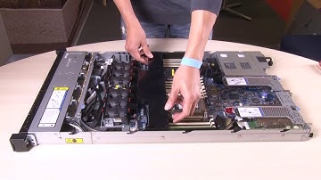 Lenovo ThinkSystem SR645 Removing an LCD diagnostic panel assembly