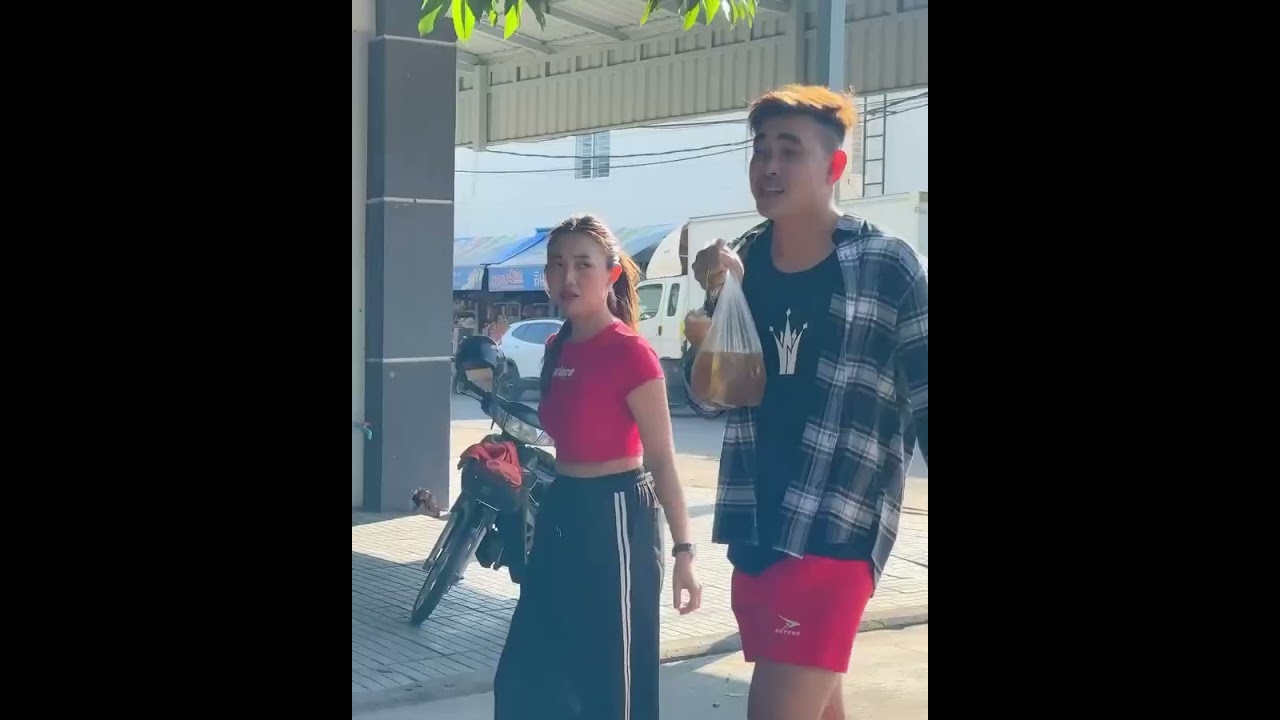 ទិញតែថែមសាច់ជ្រូកបីជាន់🤣