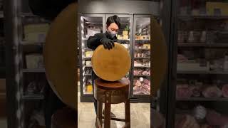 【チーズカット動画】パルミジャーノ・レッジャーノ5年熟成＜PARMIGIANO REGGIANO＞