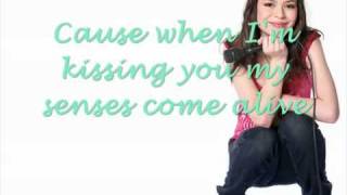 Miranda Cosgrove - Kissin U Lyrics
