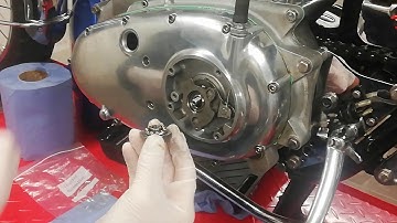 Primary chaincase and gearbox rebuild. Triumph Trident T150. Part 18. It