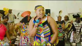iSintu saMahlabezulu : iculo lenhlanganiso sihamba lo MaZondi . Sibonga aMahlabezulu wonke lamabutho