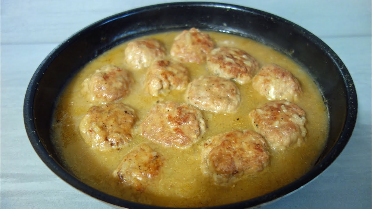 Klopsiki w sosie własnym - przepis mamy jak zrobić klopsy mielone w sosie