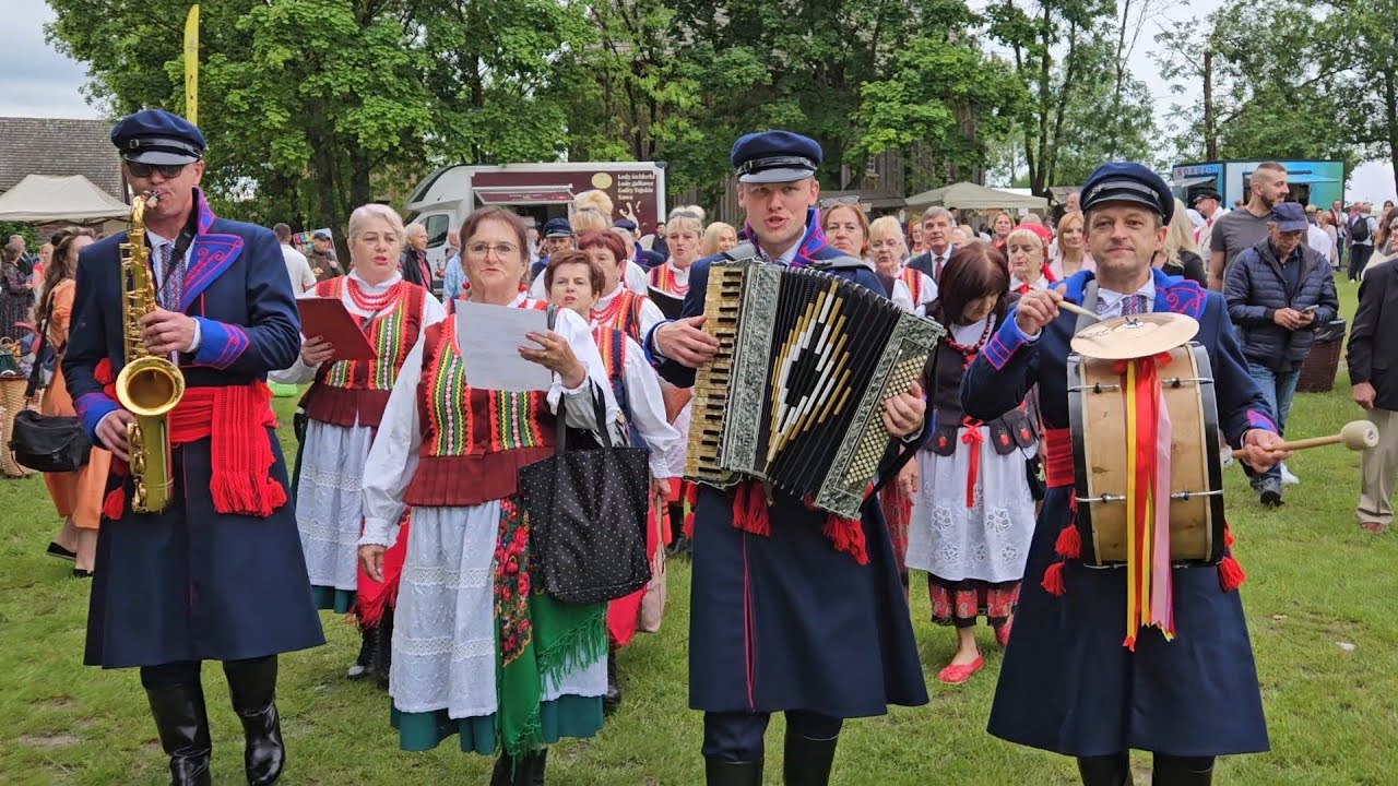8 czerwca 2025 Kapela Stąporkowska w Ludowych STROJACH poprowadziła uroczysty Korowód w TOKARNI
