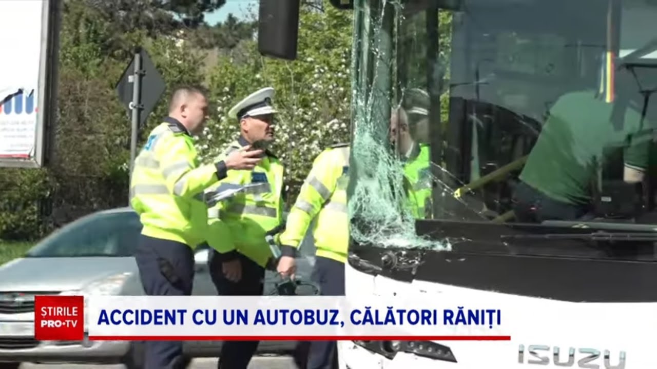 Trei persoane au ajuns la spital, după ce un şofer neatent a tăiat calea unui autobuz, în Iași