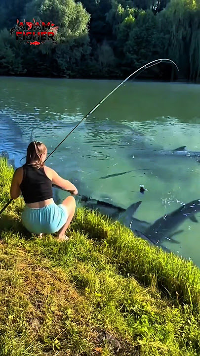 Gak Nyangka‼️Cewek Cantik Ini Jago Banget Manjing Ikan😍 #shorts #fish #fishing #trending #amazing