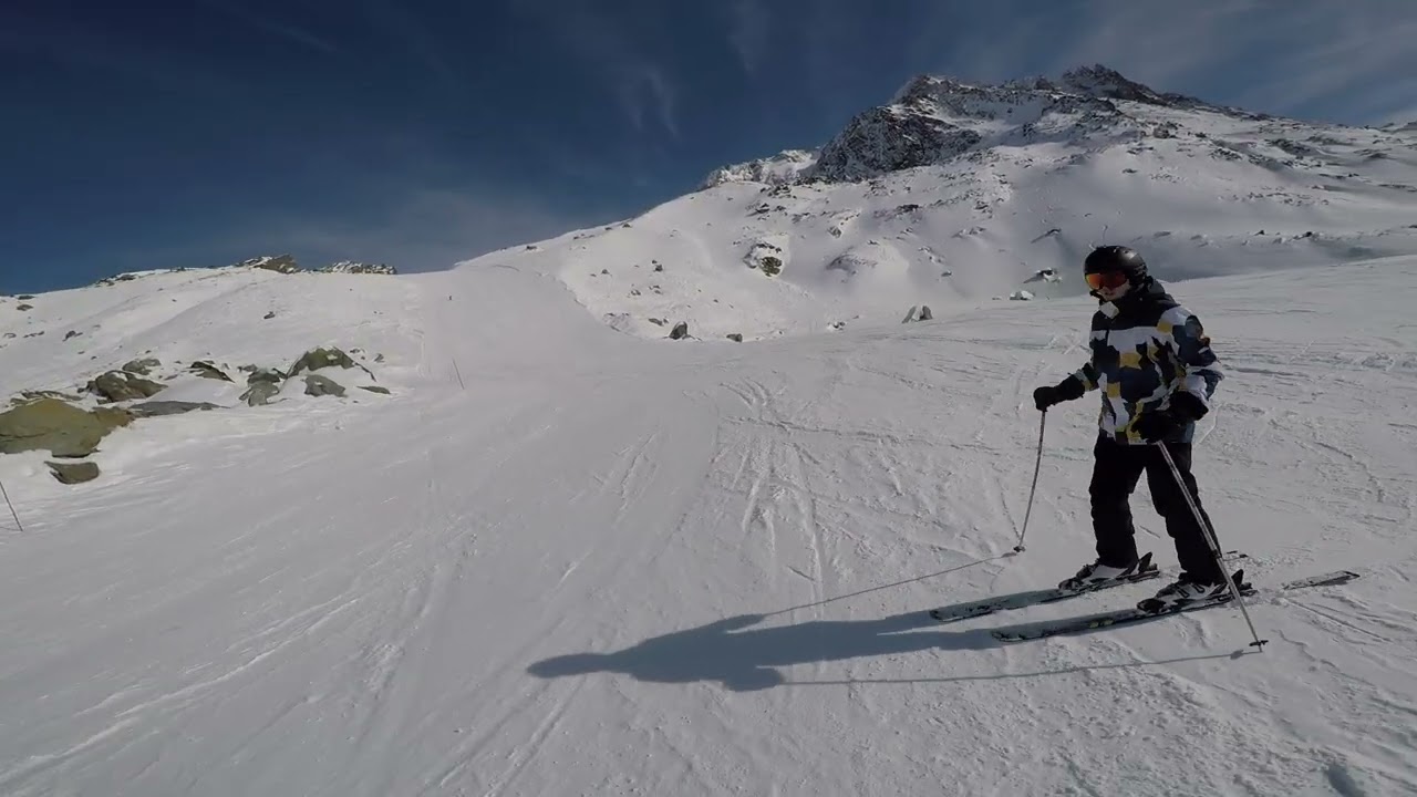 2026 02   3 Valleys Gopr1270. Коллективный спуск