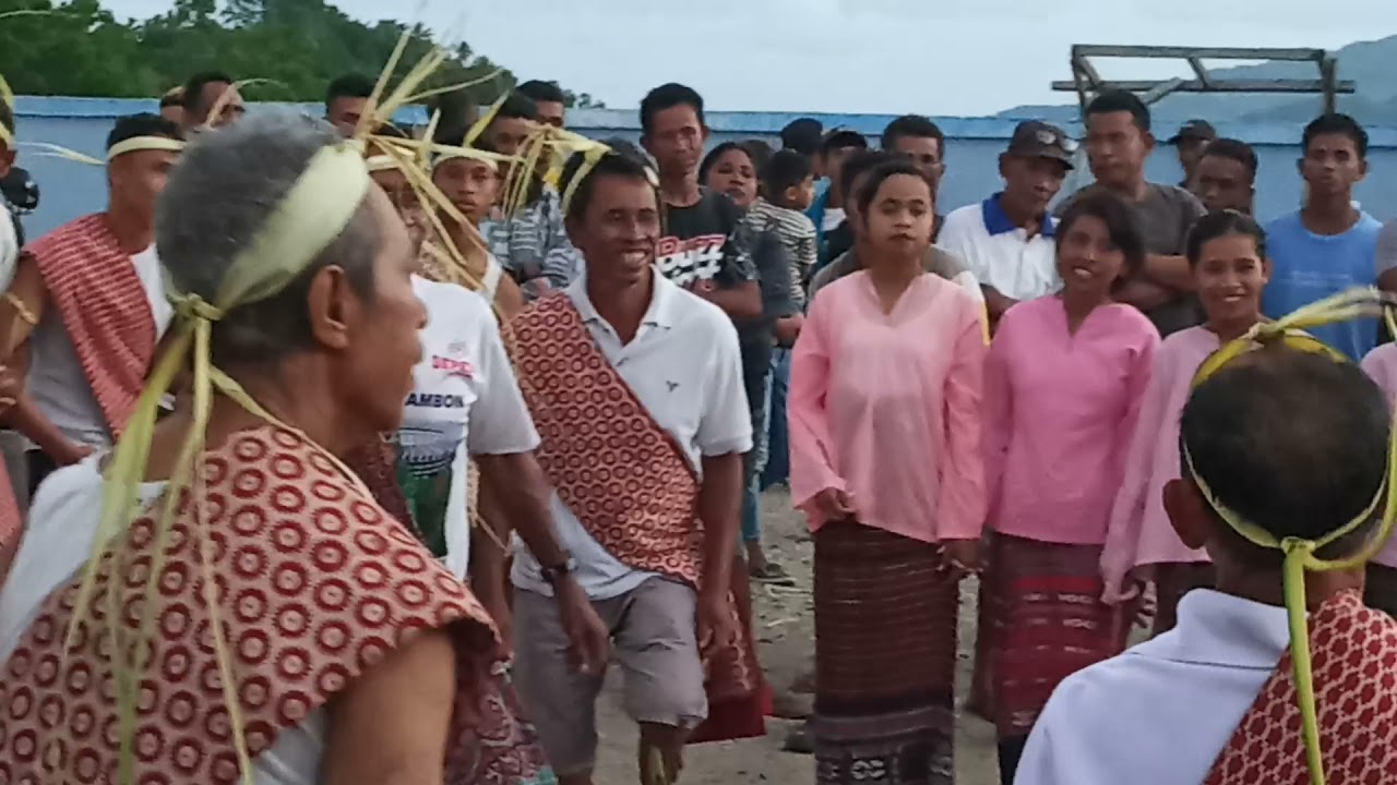 Tarian Adat Seka  Oleh Masyarakat Desa TELA, dalam Rangka Penyambutan DANDIM 1511 MALUKU BARAT DAYA